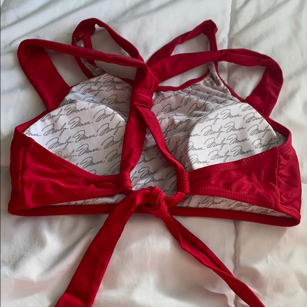 Red Bikini - Picture 4 of 5